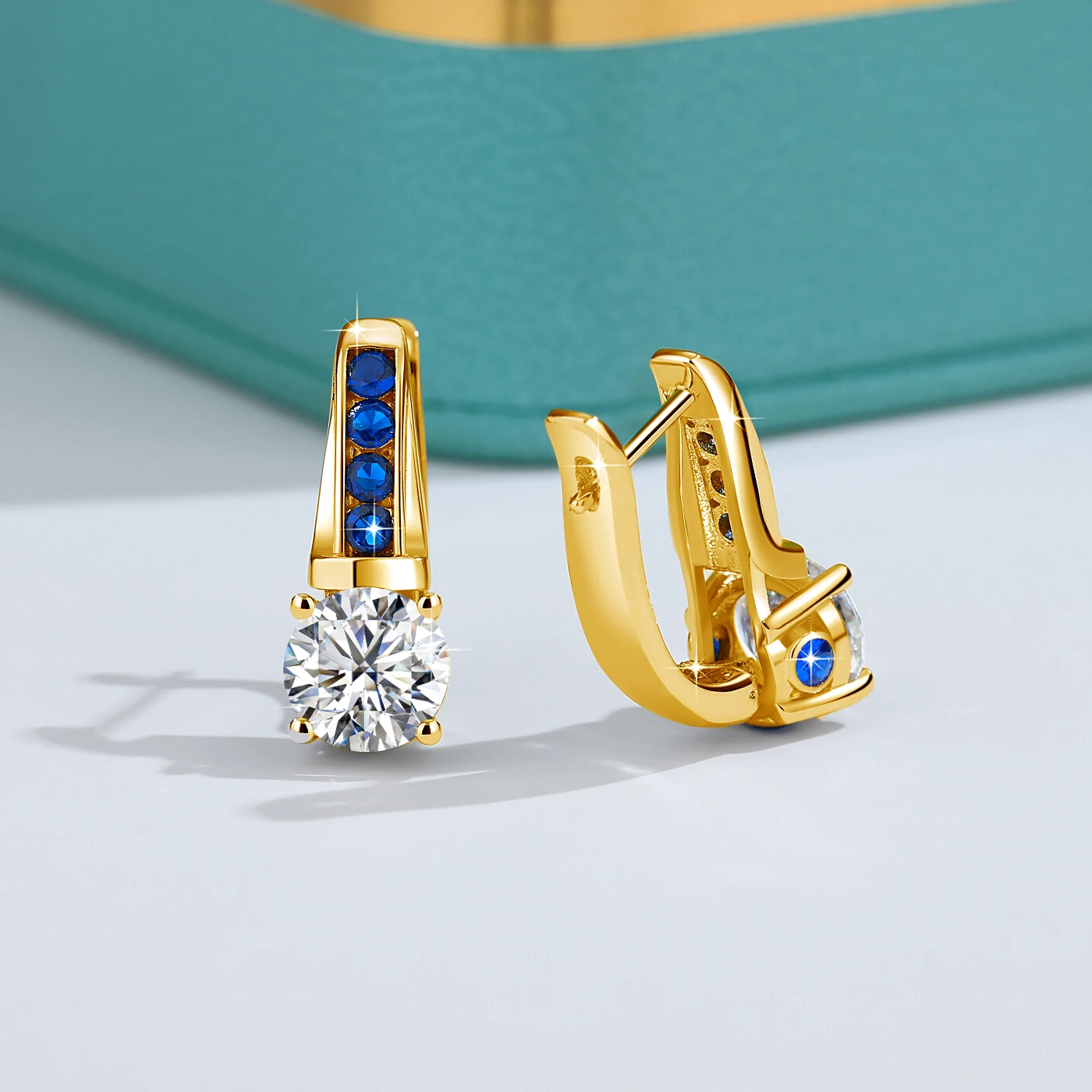 

Стерлингового серебра 925 пробы, блестящие муассанитовые синие корундовые пряжки для ушей для женщин, свадебные серьги-гвоздики, ювелирные украшения, подарок на день рождения для девочек