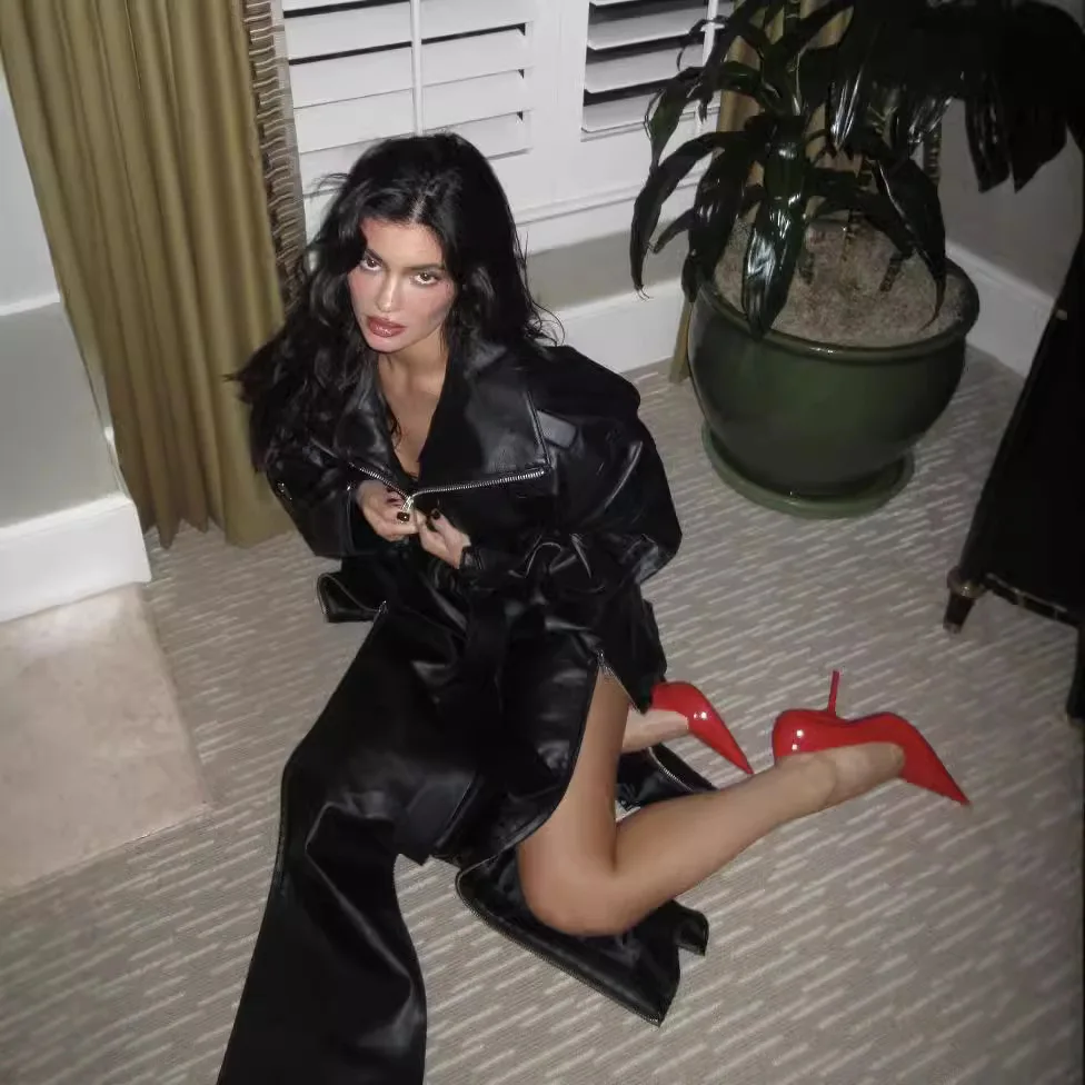 

KHY Kylie same leather trench coat autumn and winter black white long jacket cape coat