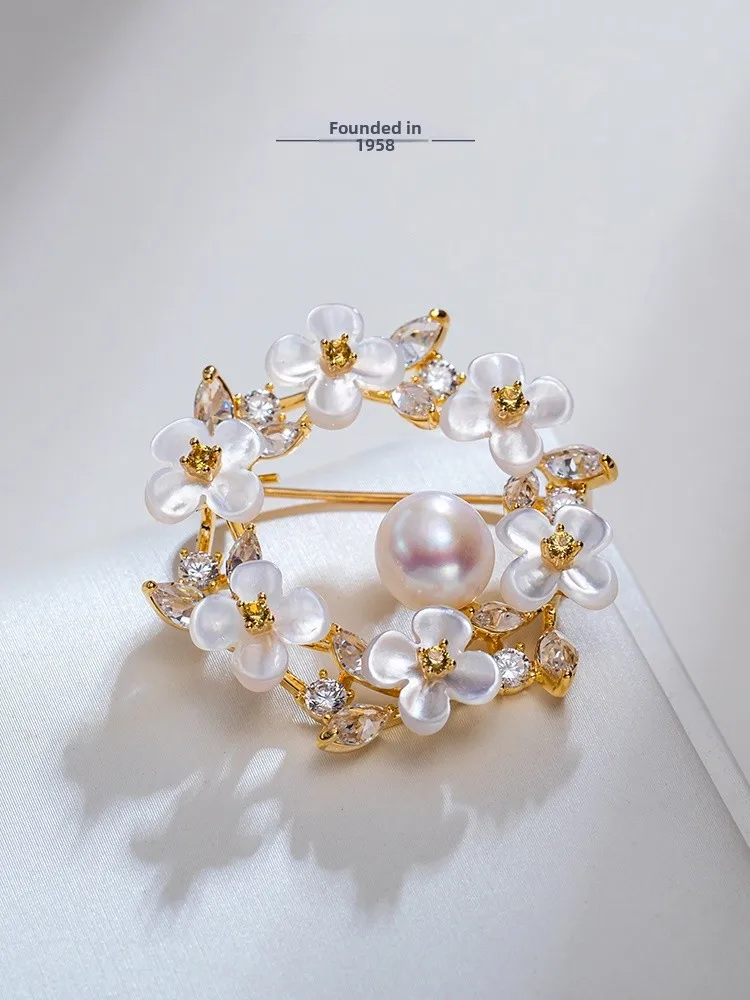 elegante-spilla-con-perla-d'acqua-dolce-perla-del-sud-regalo-di-natale-per-la-mamma-decorazione-festiva-forma-piatta-rotonda-perla-naturale