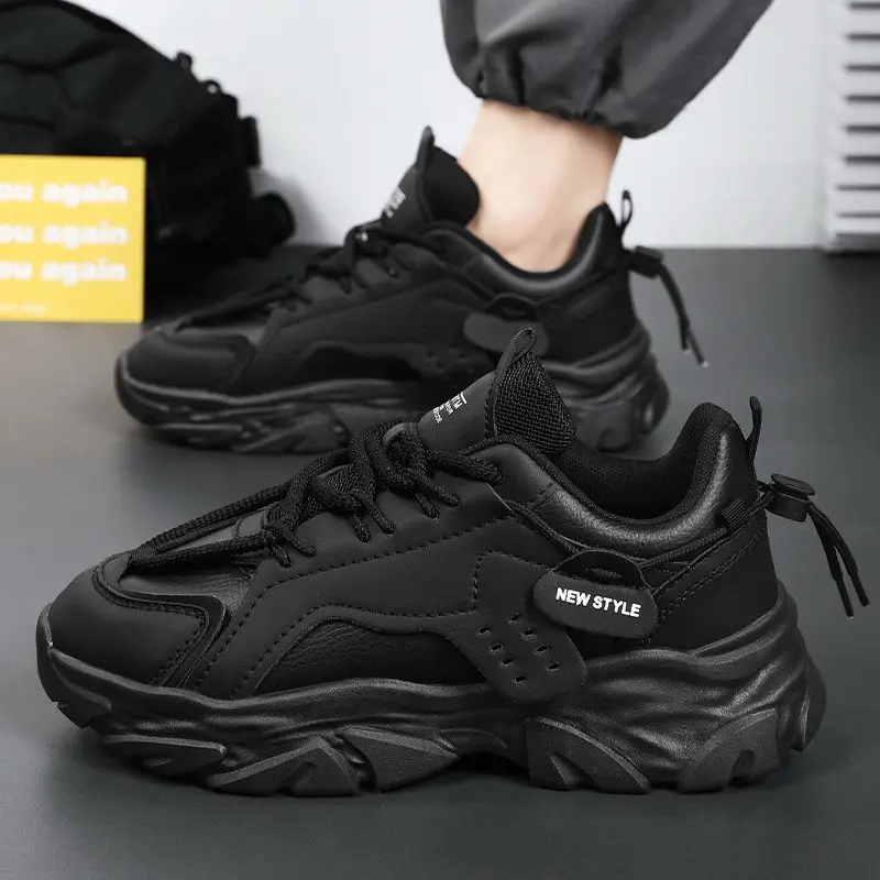 2025 Scarpe casual con plateau stringate da esterno Scarpe da ginnastica tutte abbinate da uomo alla moda Scarpe comode slip on bianche da uomo nuove