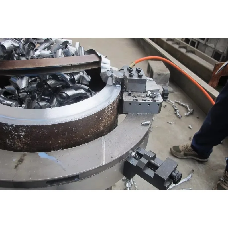 Heavy Duty Pneumatic 16 - 22 Inches Large Diameter Pipe Cold Cutting And Beveling Machine OCP560