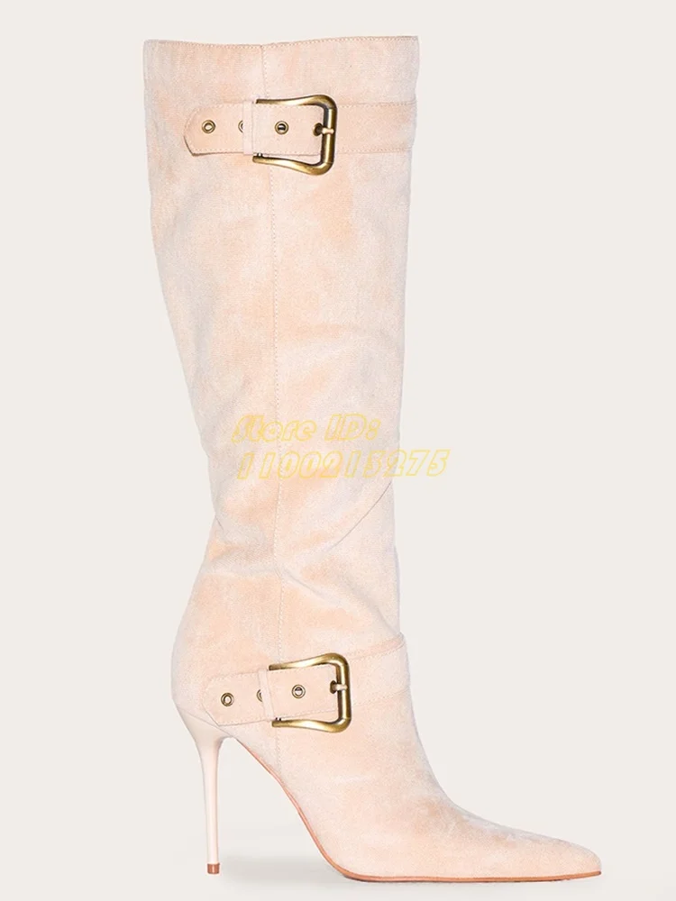 

Замшевые бежевые сапоги до колена на тонком высоком каблуке-шпильке, пикантные модные ботинки с острым носком и пряжкой на молнии с ремешком, зима-осень 2025, подиумные ботинки