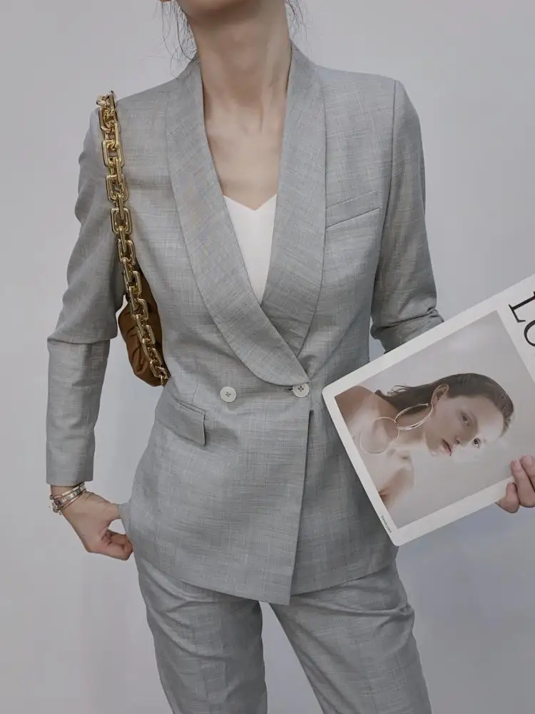 

Faionable Light ey Весна Лето Slim Fit Чистый цвет Мужской костюм Джасет и брюки Комплект Sli Оригинальный дизайн на пуговицах