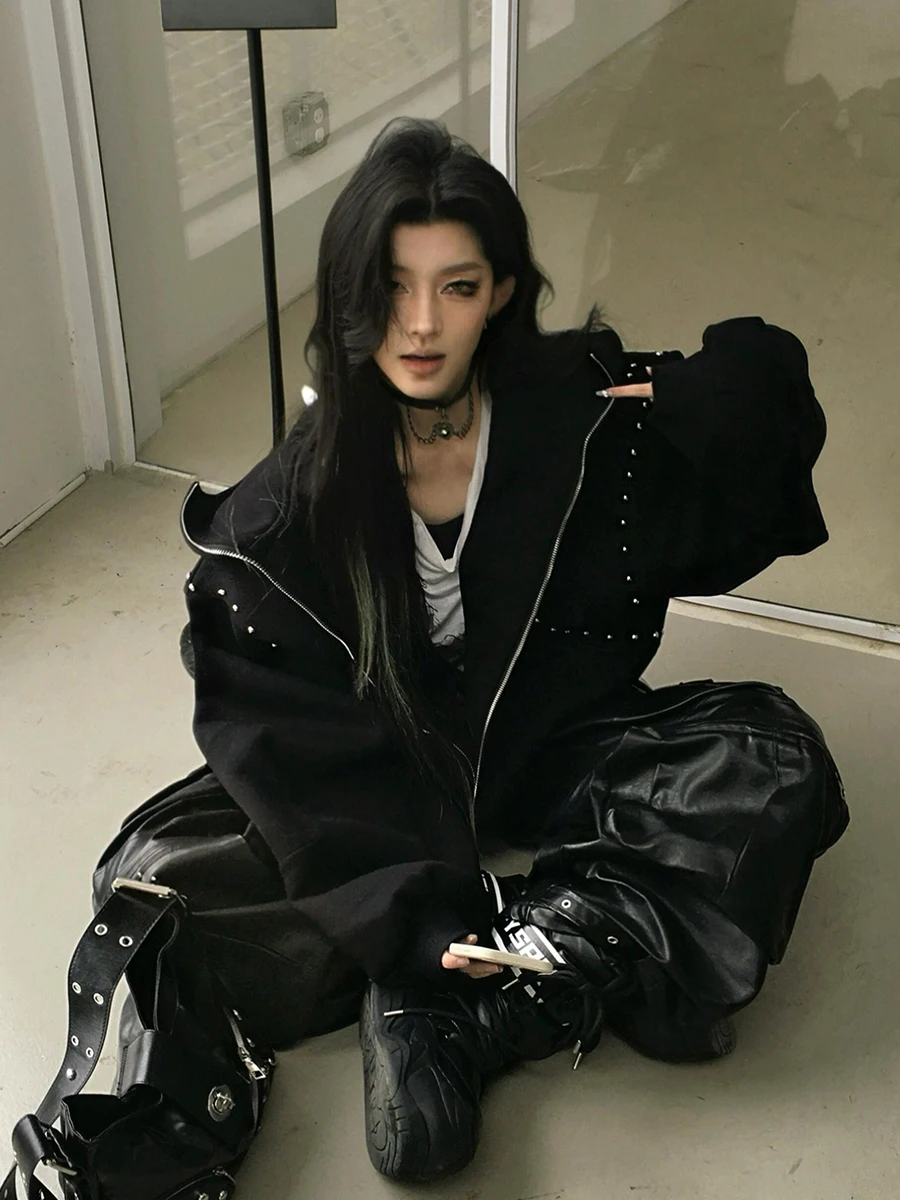 ReddaChic Modna damska bluza z kapturem na zamek z rogami, kieszeniami, zdobiona ćwiekami w stylu hiphop, oversize, casualowa, nowa kolekcja jesień, streetwear