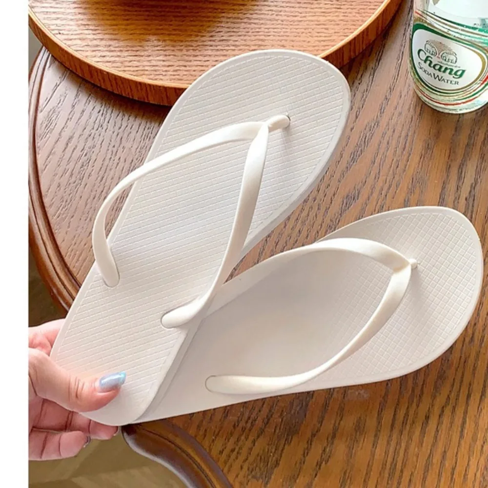 2025 new flip flops for women! Anti slip flat bottomed sandals, suitable for wearing beach shoes outside in summer