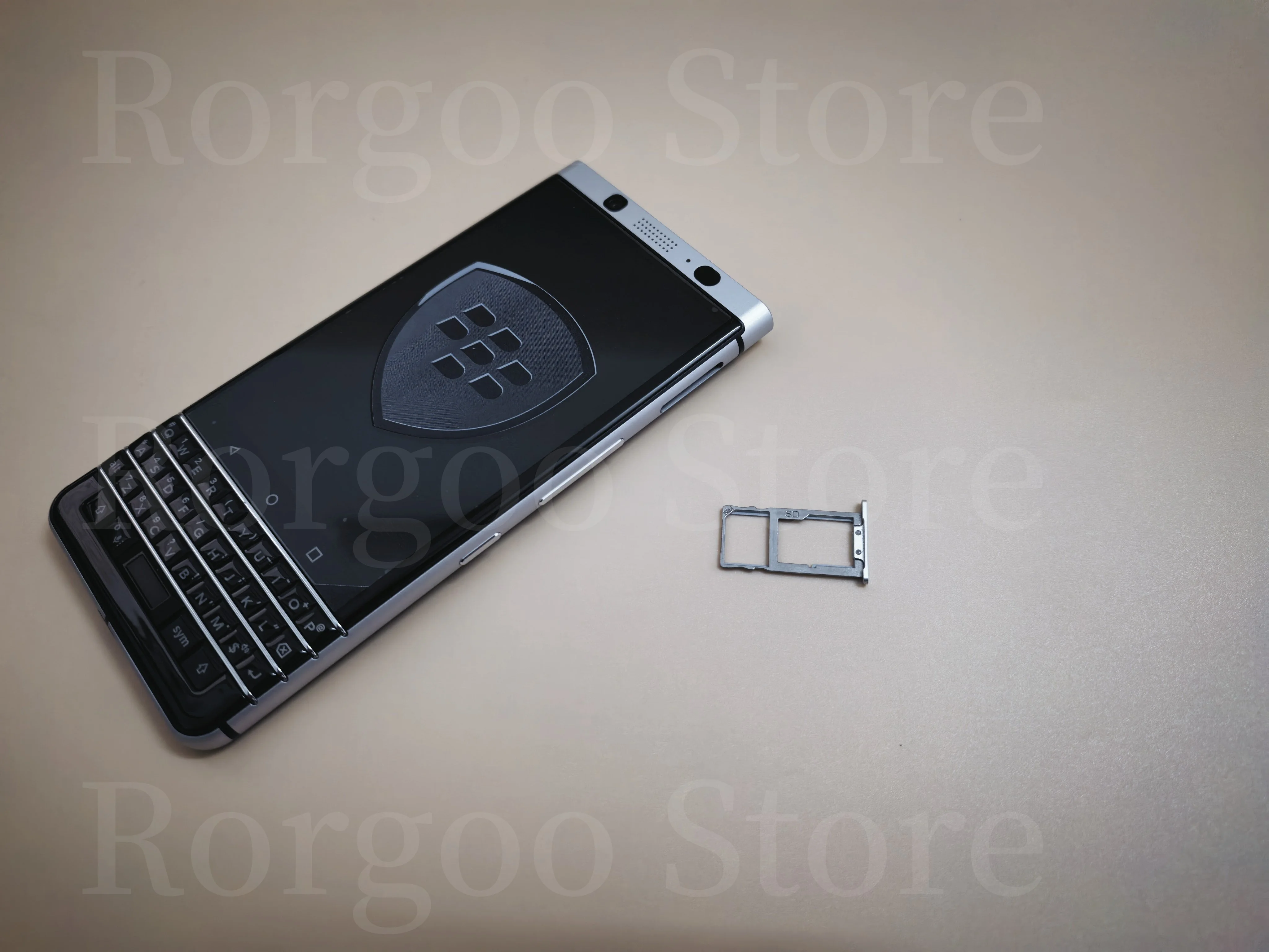 BlackBerry KEY one (key1) 本体 Amazon.com: BlackBerry KEYone 32GB BBB100-1 - 4.5