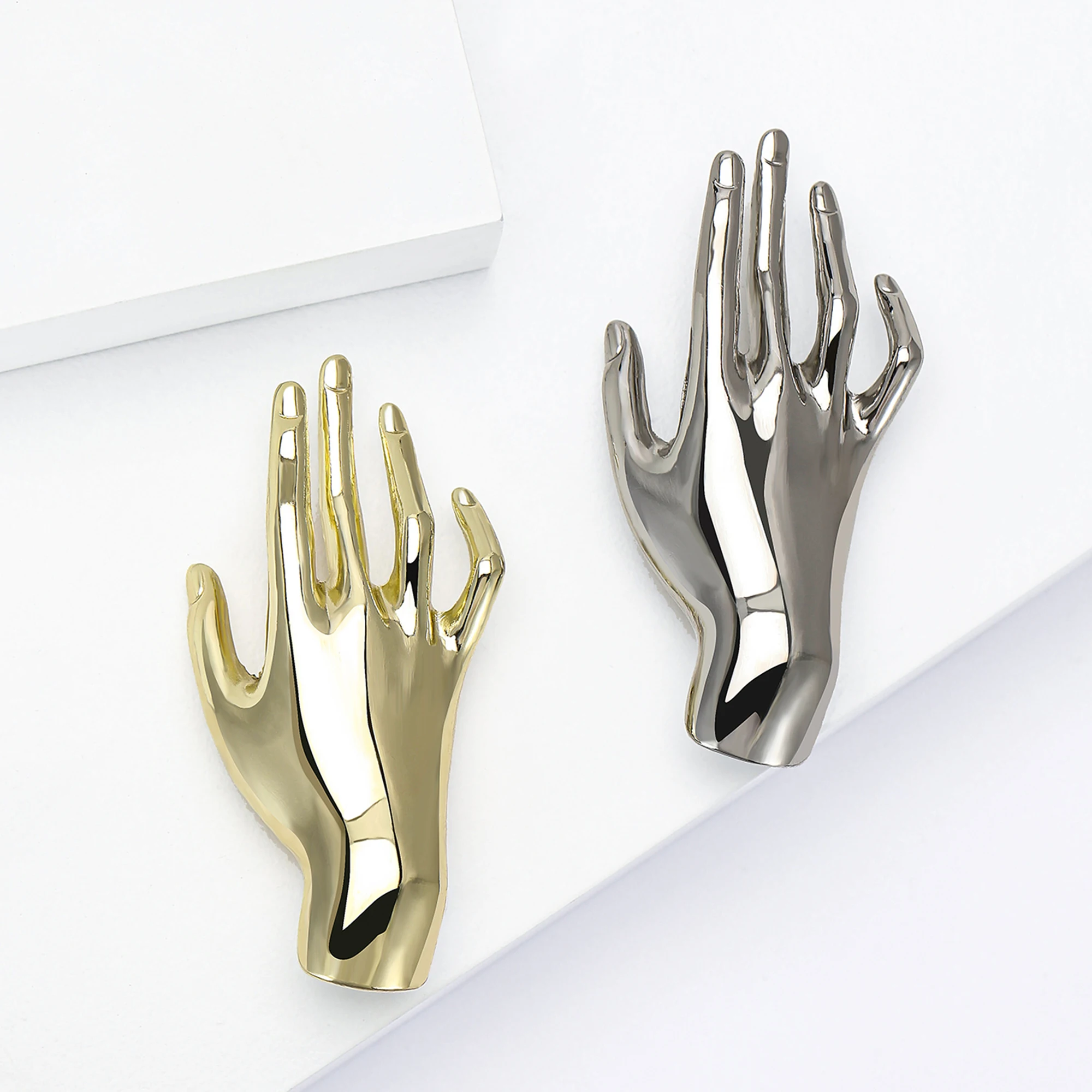 Beaut&Berry Classic Glossy Hand Brooches for Women Unisex Character Pins Casual Party Accessories New Gifts Friends Decoration