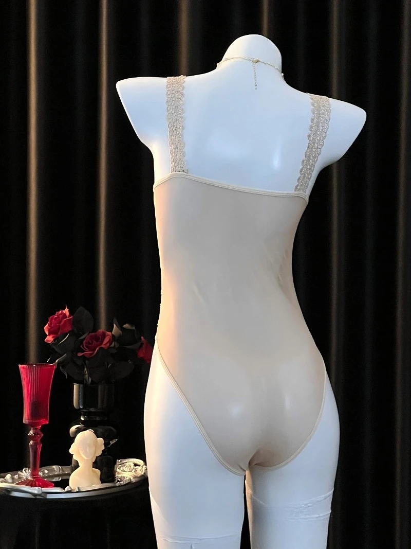 Einteiliges Neckholder-Kleid im französischen Stil für Damen – elegantes, durchsichtiges Mesh-Design mit Taillenring-Detail, romantisches Date-Outfit und verträumt