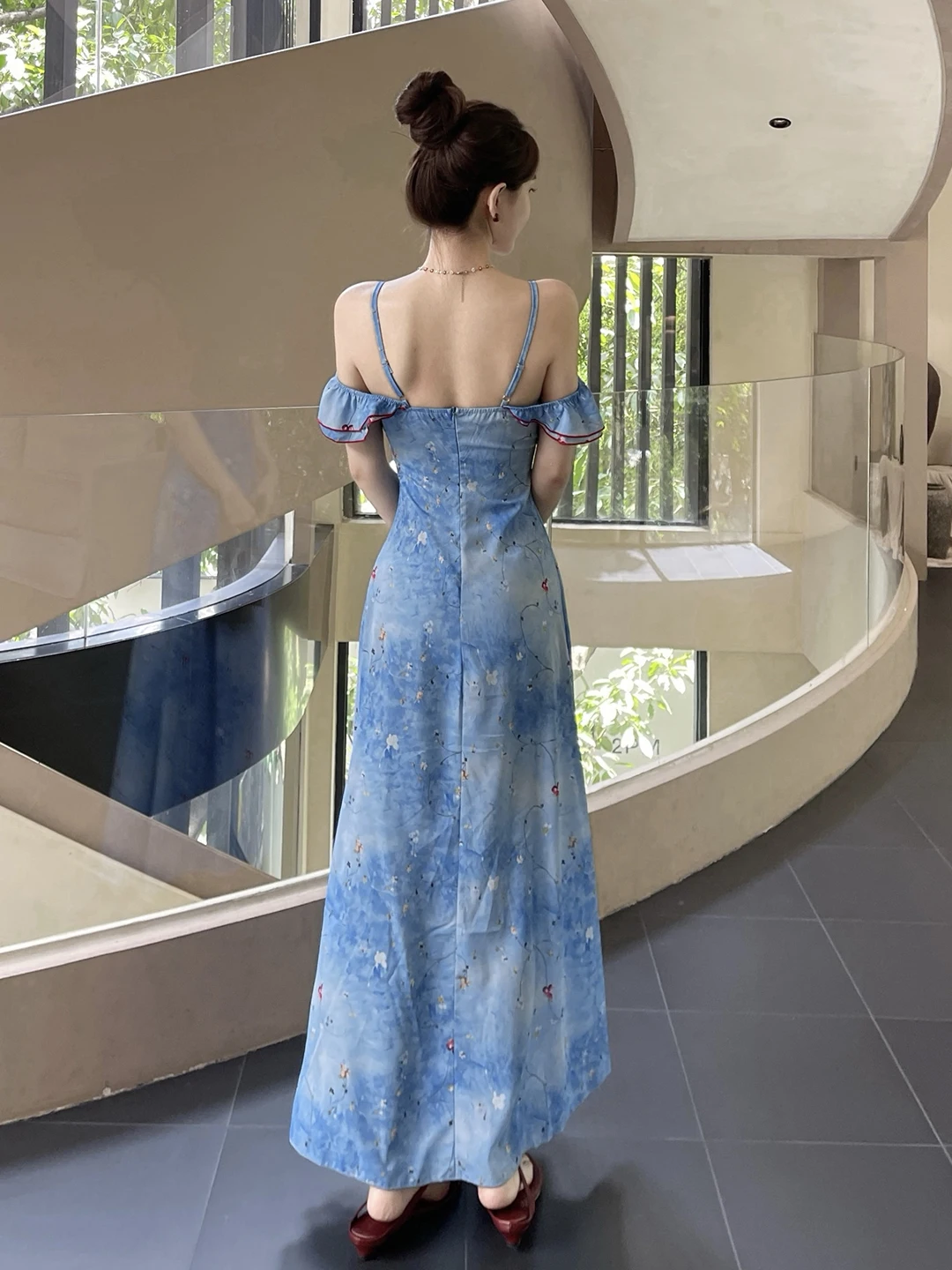 فستان مكشكش بفيونكة منقوشة بالزهور باللون الأزرق الفرنسي بكتف واحد للنساء أنيق بقصة ضيقة على شكل حرف a فستان صيفي يتميز بنمط تشبه الجنية