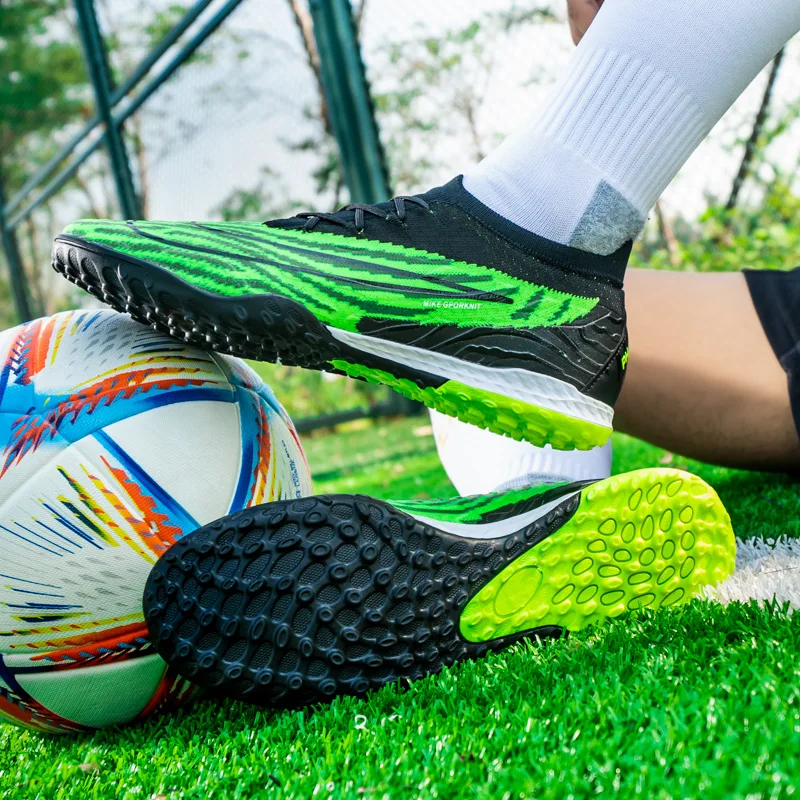 Tênis de futebol profissional baixo para homens, botas de campo de futebol, grampos ultraleves ao ar livre, tênis de tornozelo, 35-45