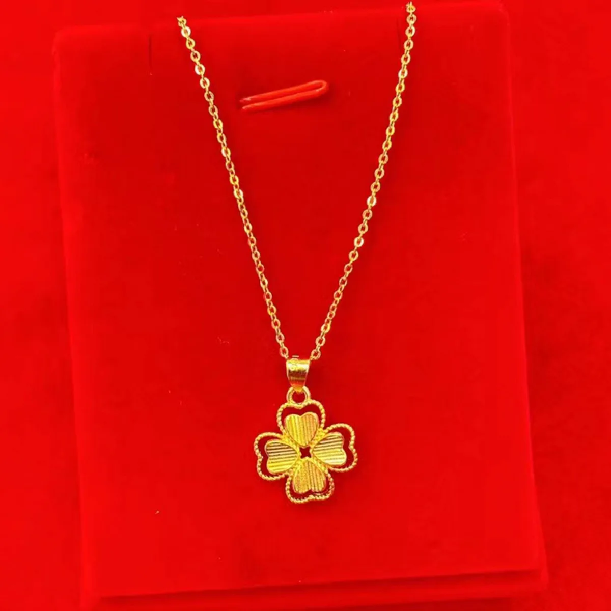Shiny Pure 14 K Gold Color Clover Pendant Necklace for Women\'s Gold Color Necklace Chain Valentine\'s Day Wedding Jewelry Gifts