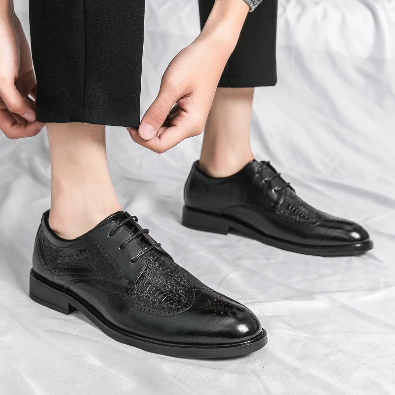 

Качественные повседневные мужские кожаные туфли-оксфорды, модные свадебные мужские туфли-броги на шнуровке, мужские деловые офисные низкие туфли для джентльменов