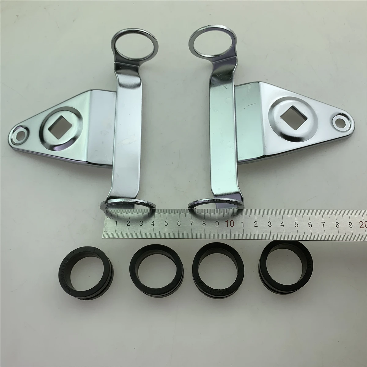 1set For Suzuki GN125 250 for HJ125 Motorcycle Headlight Bracket Turn Signal Bracket Light Ear for GY6-150 Plastic Rubber Ring