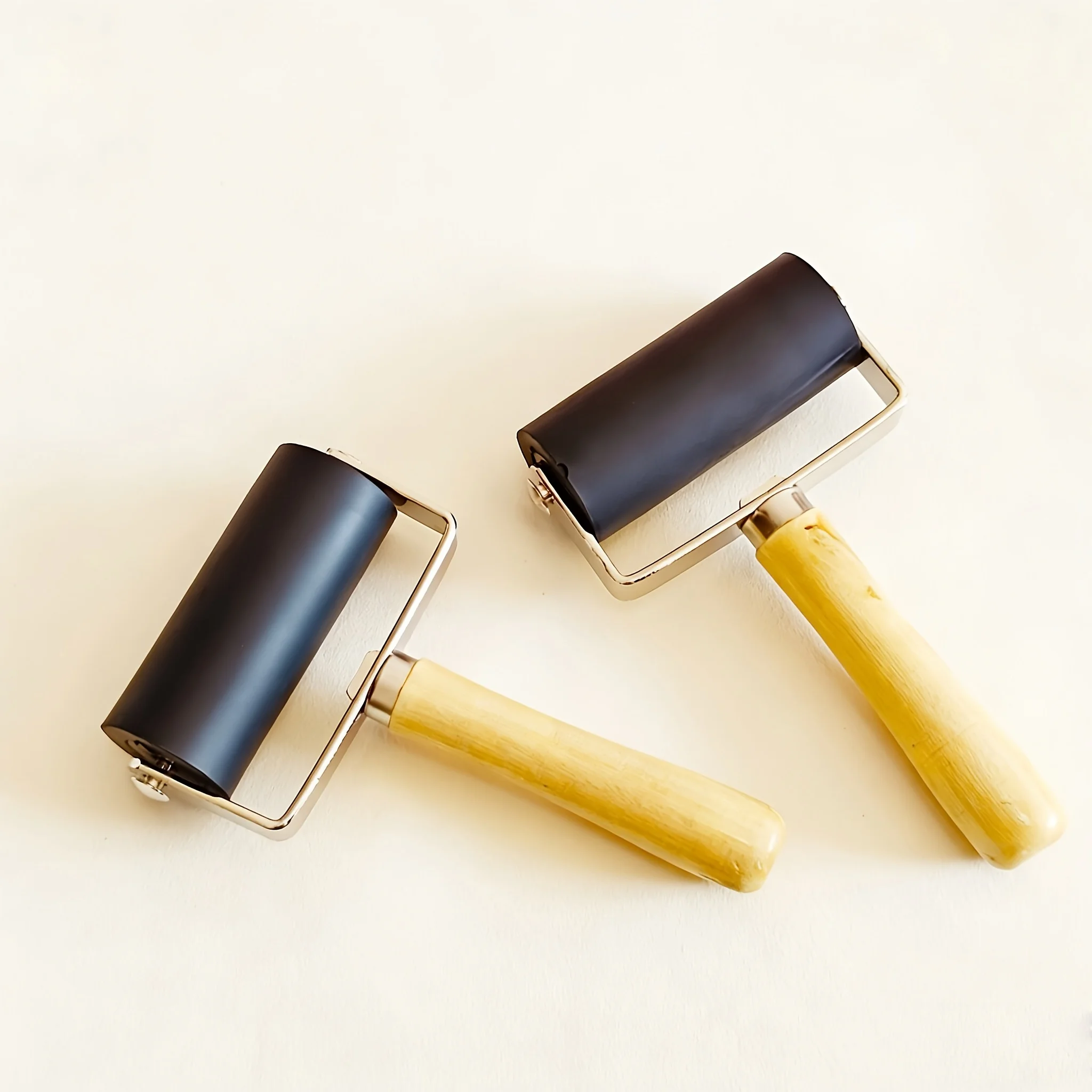 Wood Handle Black Rubber Printmaking Roller High Quality Ink Stamping Smudging Tool for Art Printing Crafts Use