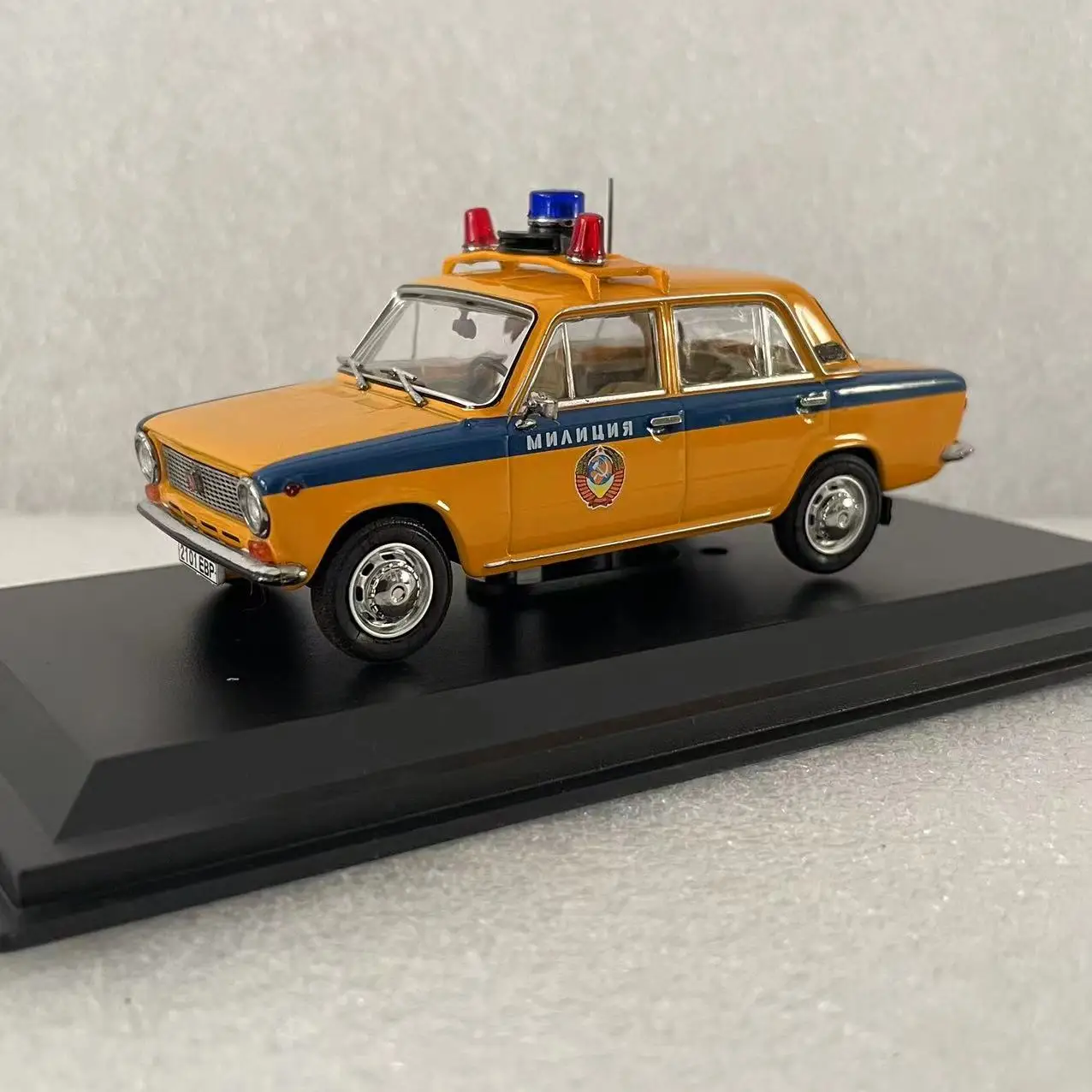 1:43 Scale Alloy Die-cast Police Car Model Toy for Former Soviet Union Lada BA3 2101 Public Safety Vehicle Yellow Blue Hobby