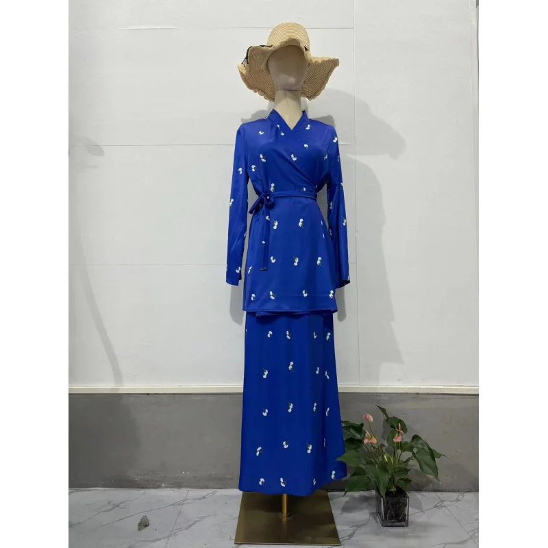 2025Novo conjunto de vestido longo de cetim drapeado com manga redonda estampada na cintura