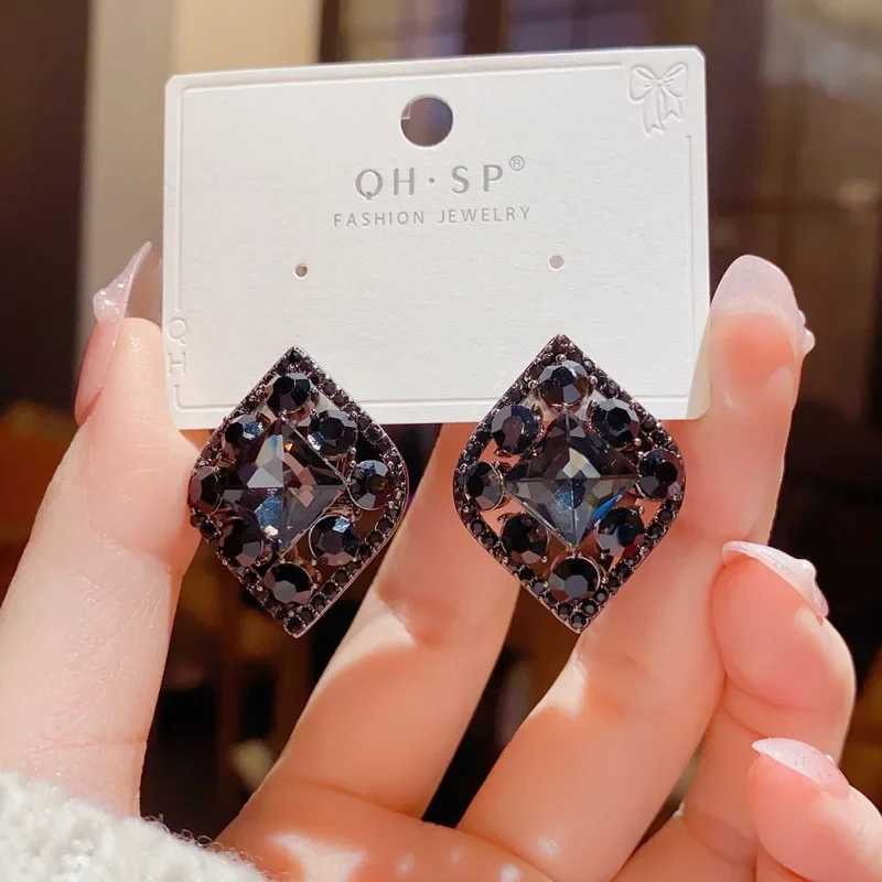 Mysterious Charm Black Rhombus Crystal Earrings Women\'s Personality Fashion Accessories Party Jewelry Birthday Anniversary Gifts