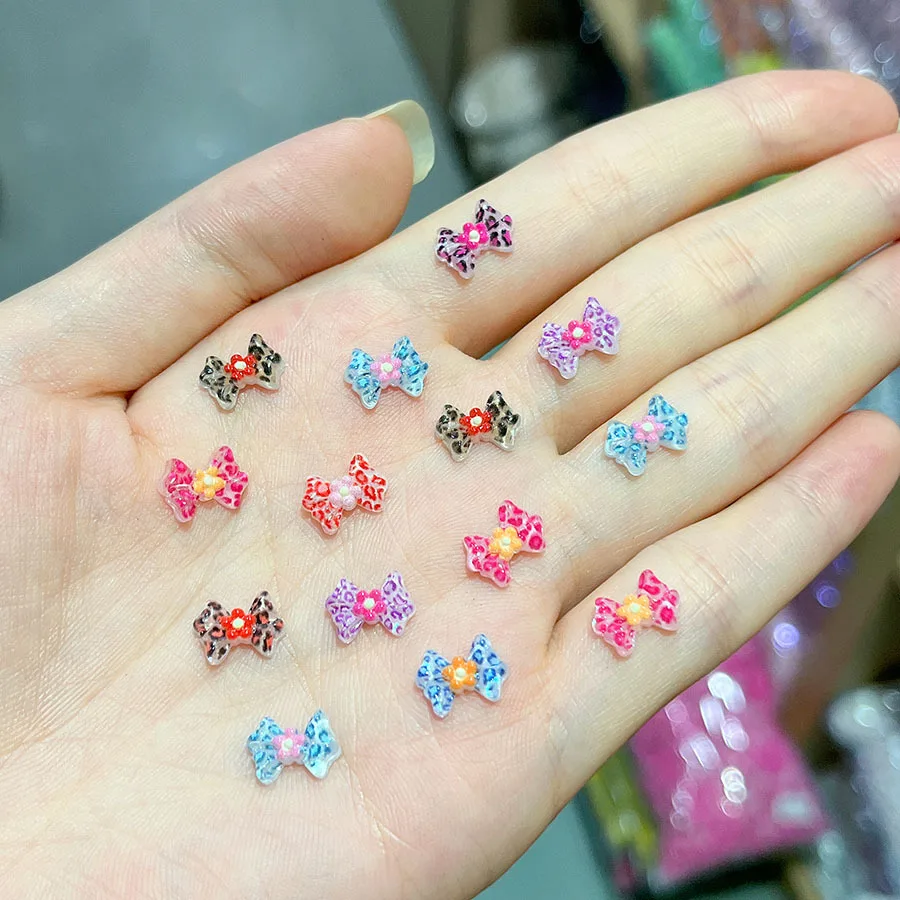 100개 7*10mm 새 레오파드 보우 & 플로럴 네일 참 - 5개 꽃잎 레진 네일 아트, 트렌디하고 시크한 매니큐어를 위한 독특한 프레스온 네일 장식