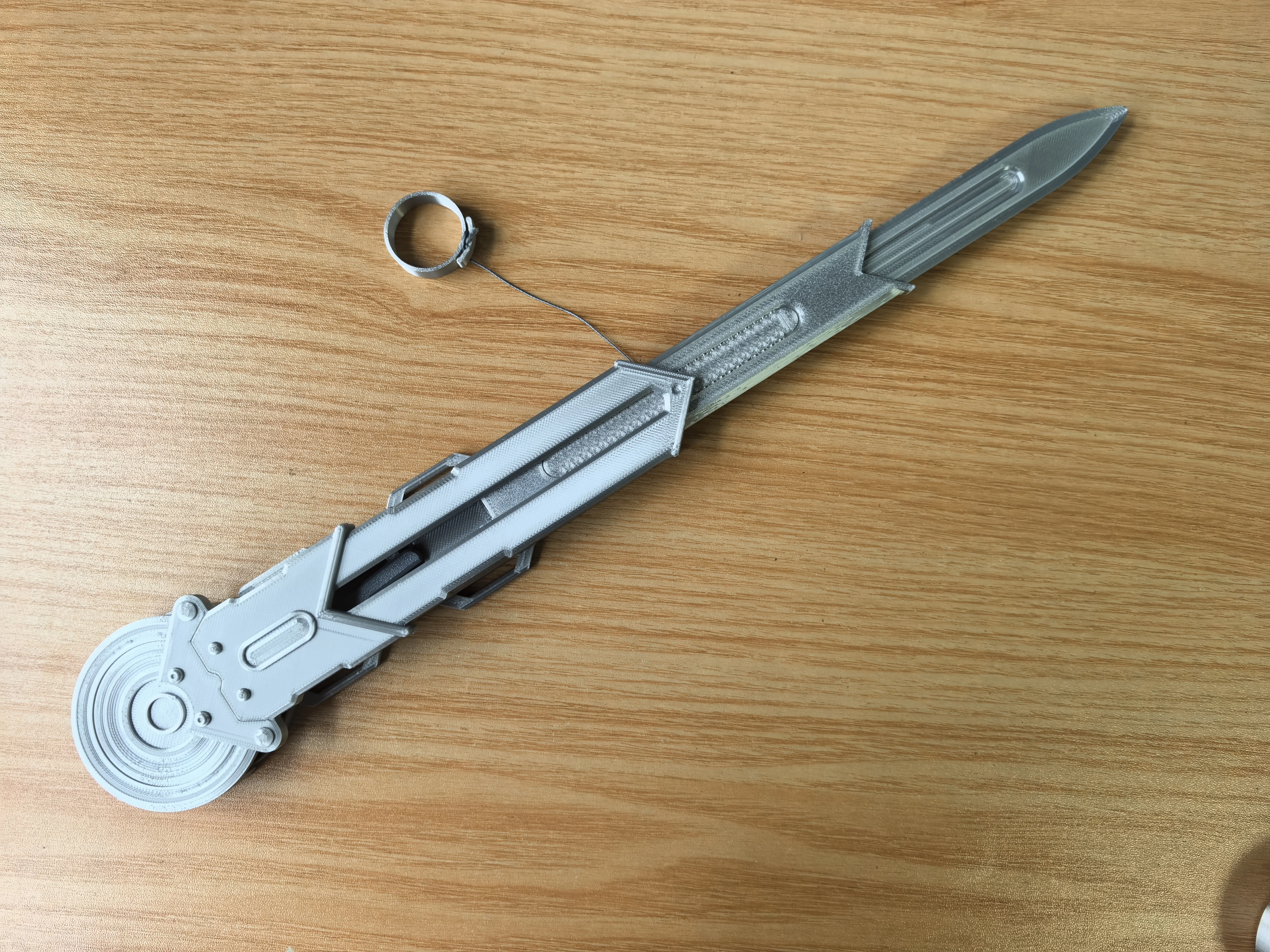Assassin' s Creed Syndicate Hidden Blade Cosplay Prop 3D Printed Plastic Model, Retractable Arm with Bearing Mechanism Silver image 3
