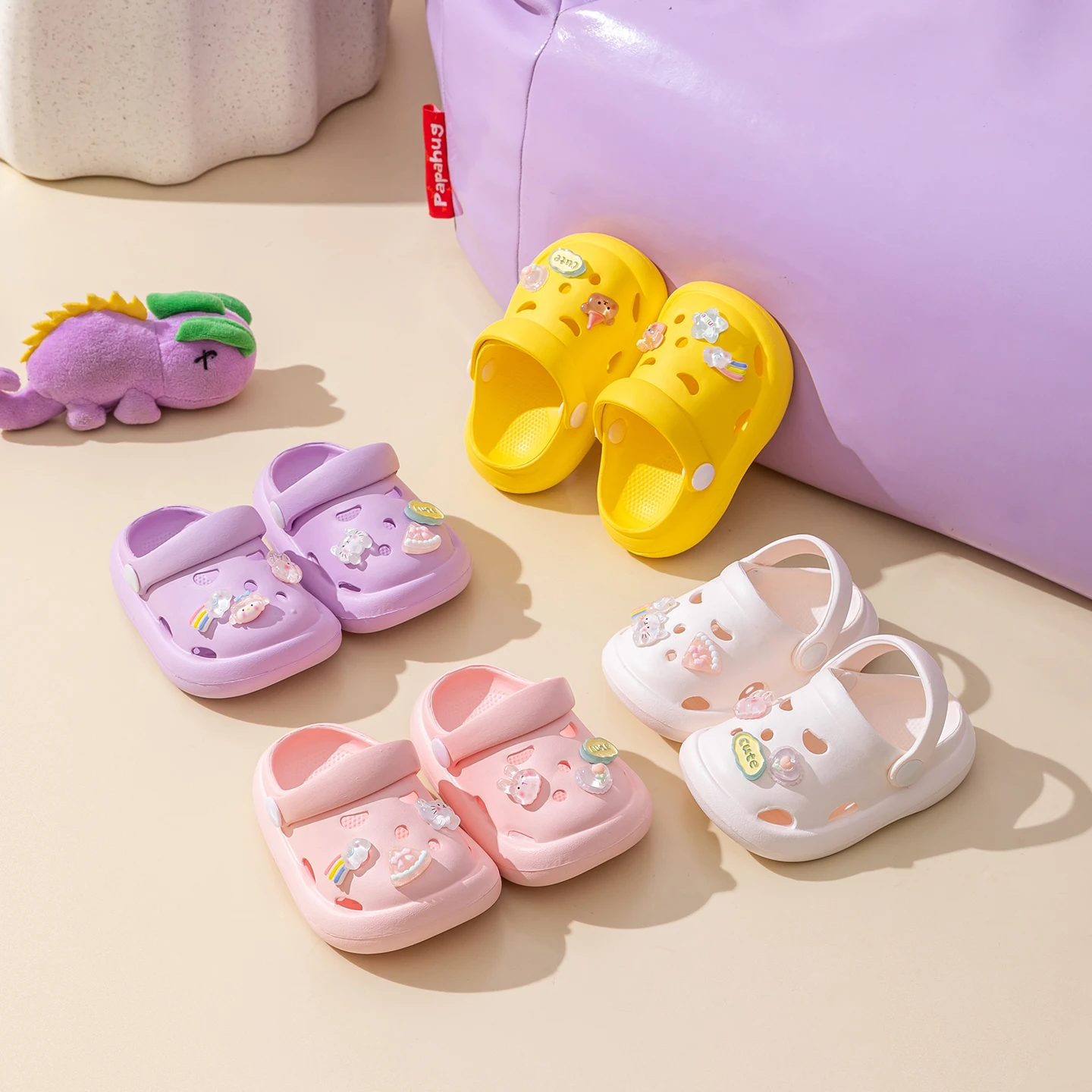 

Cute and Versatile Family Slippers for Boys and Girls, New Cartoon Eva Soft-Soled Non-Slip Toe-Cap Sandals