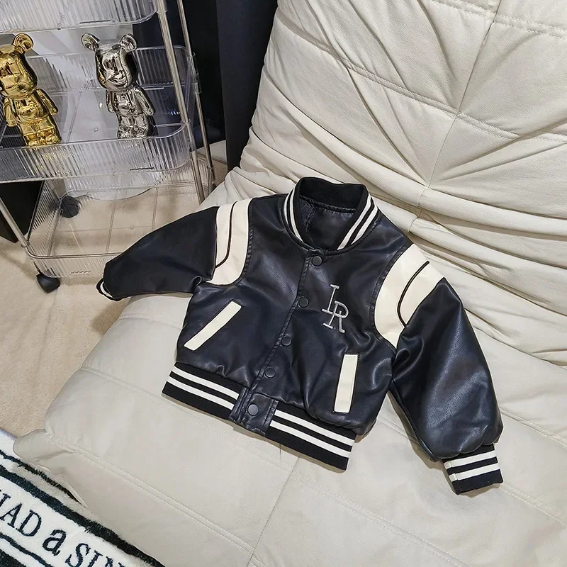 

Baby Boy Letter Print Leather Coat Stripes Collar 2024 Spring Faux Leather Moto Jackets For Children Girls Biker Clothes XMP656