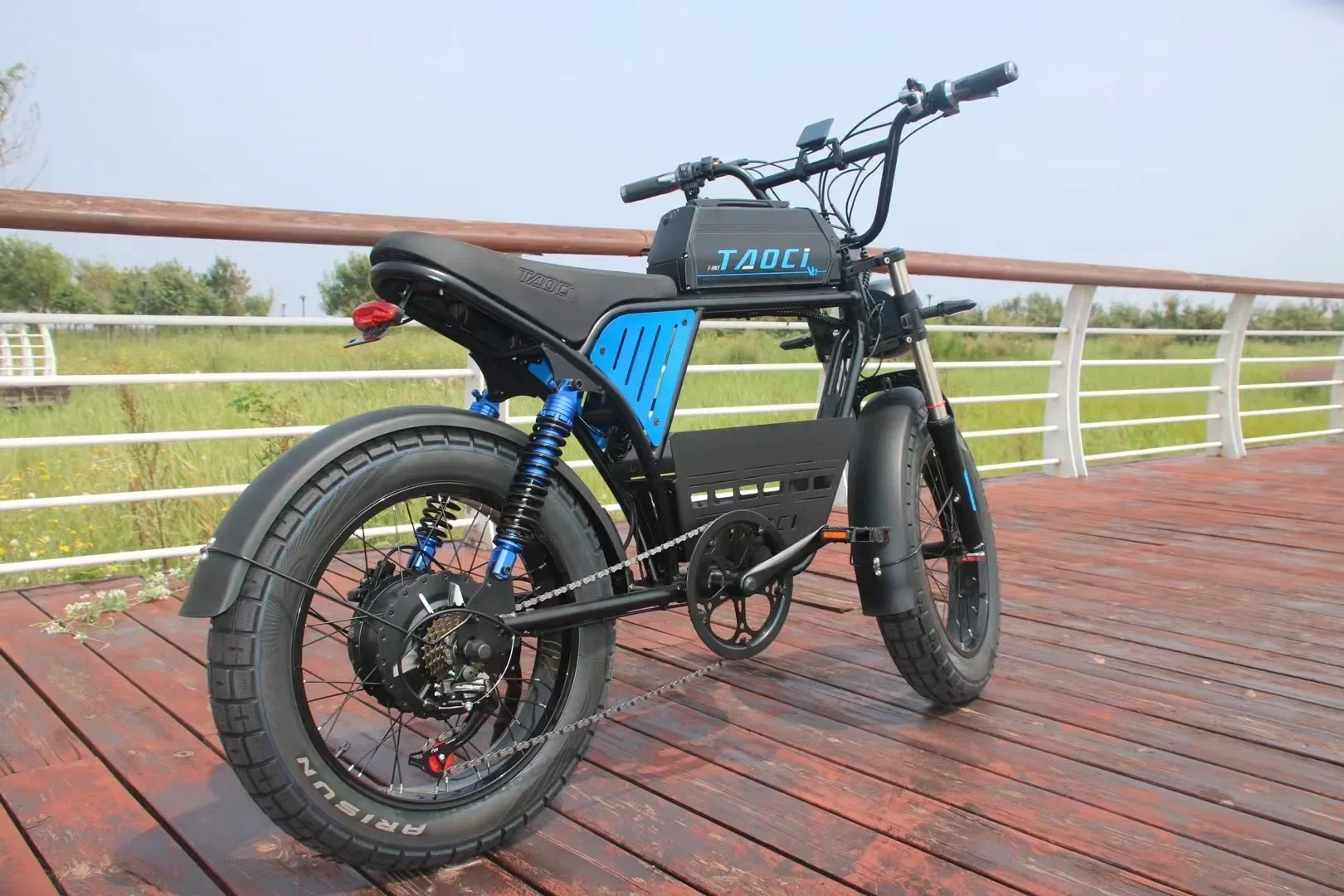 2025 20inch retro electric bicycle 48V 1500W brushless motor super ebike with basket fatbike 73 electric bike USA stock