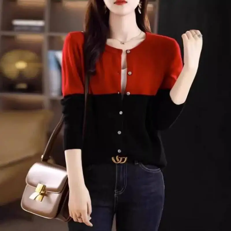 

New Autumn Winter Round Neck Color Blocking Cardigan Top For Women Loose Knitted Jacket Fashionable Base Shirt