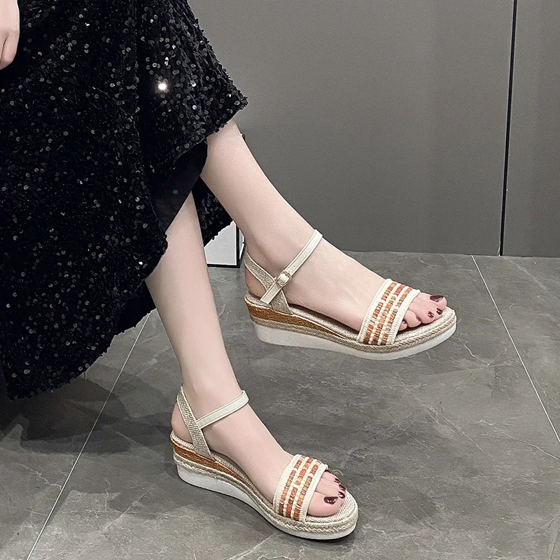 Sandal Wedges wanita musim panas 2023 Non Slip Platform sandal Romawi wanita ringan kasual berjalan sandal Mujer