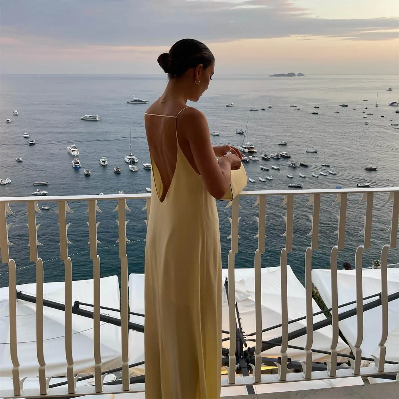 Sexy rückenfreies Satin-Maxikleid für Damen, modisch, ärmellos, weiblich, solide, schlanke Kleider, 2025, Sommer-Dame, weiße Strand-Urlaubsroben