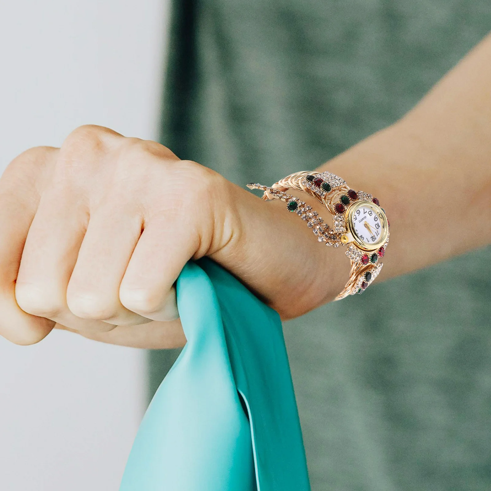 

1Pcs Ladies Bracelet Watch Creative Alloy Quartz Movement Stylish Fashion Watch for Women Casual Daily Wear Lady Watches