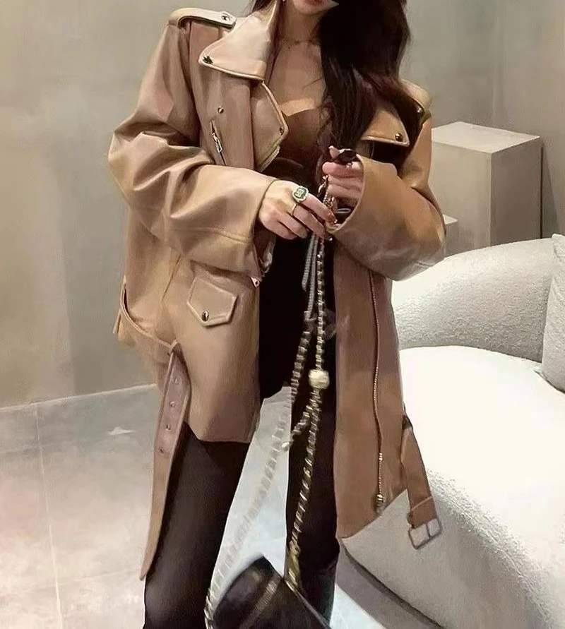 سترة جلدية سوداء للنساء لربيع وخريف 2025، موضة جديدة فضفاضة متعددة الاستخدامات، ملمس راقي