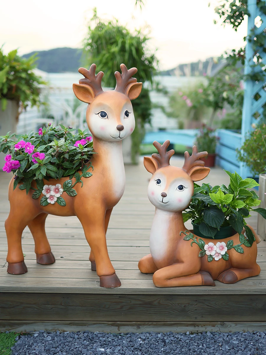 

Outdoor yard decoration and decoration of sika deer, balcony landscaping, animal yard, garden, and creative flower pots of elk