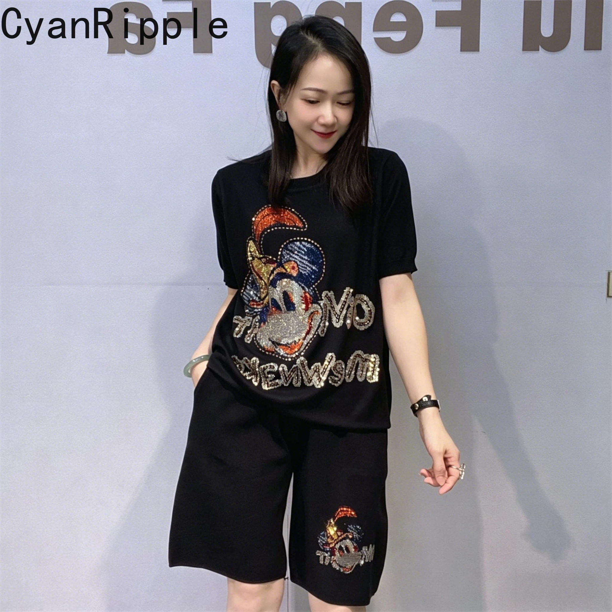 

Trendy New Spring Summer Women Knitted Sets Hot Diamonds Mickey Short Sleeve Pullover Top + Elastic Waist Straight Short Pants