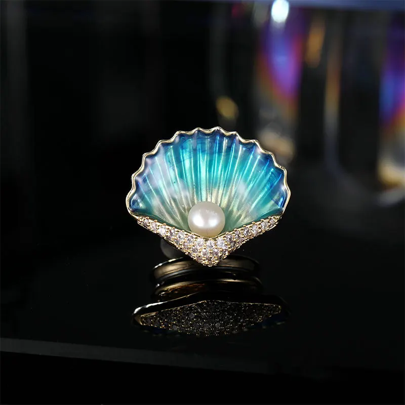 

Fashion Design Elegant Pearl Shell Magnetic Small Brooches Temperament Marine Biological Scallop Pin Accessories Zircon Corsage