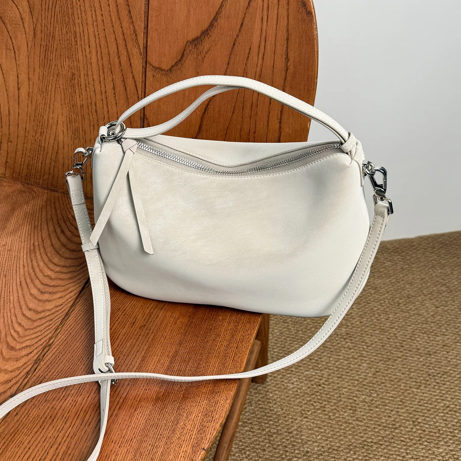 

Women 2026 New Vintage Genuine Leather Pillow Bag Handbag Shoulder Crossbody Commuter Accessory