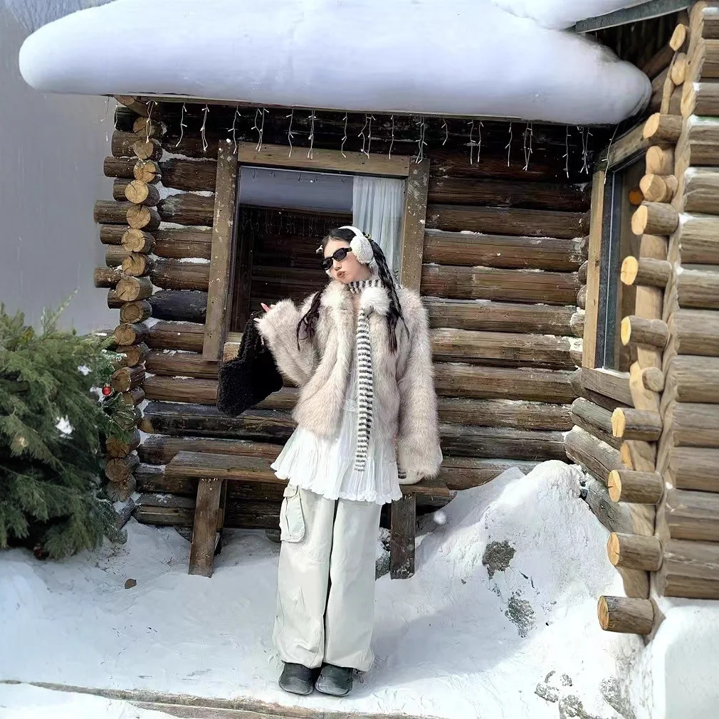 Abrigo de piel de visón de invierno para mujer, chaqueta corta de piel sintética con cuello de solapa Beige, prendas de vestir elegantes de piel sintética para mujer