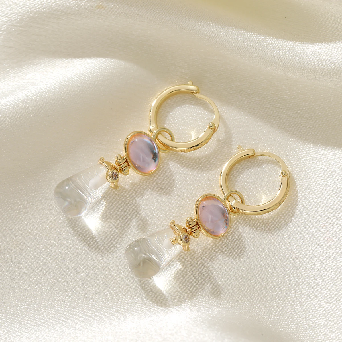 French Elegant Copper Dangle Earrings Feature Hammered Hoops with Oval Artificial Gemstones, Ideal for Gatherings and Outings.