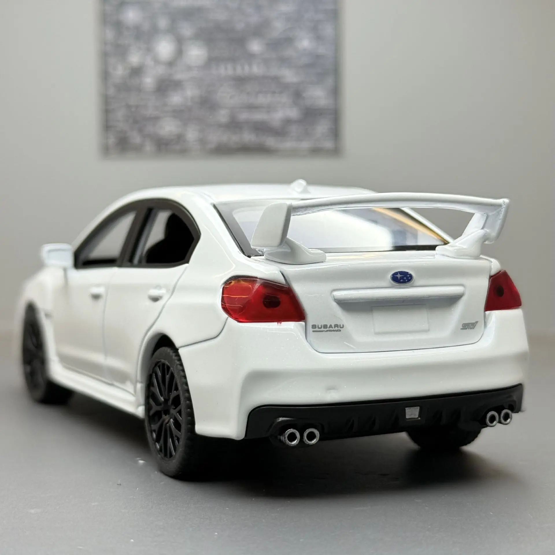 1:30 STI Suono e luce per auto Tirare indietro il modello di suono dell'auto giocattolo Ornamento Modello di auto in lega pressofusa da collezione