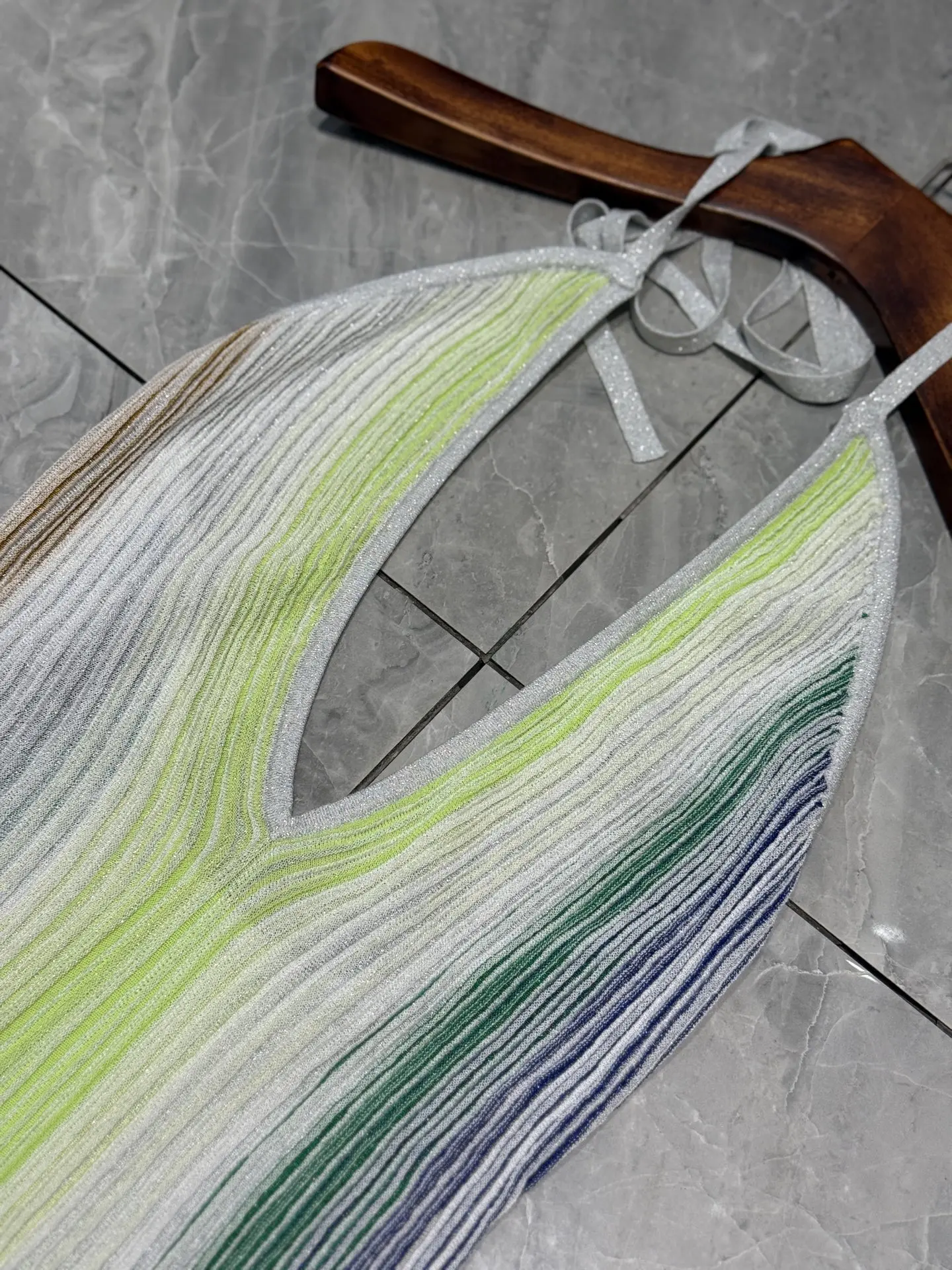 ผู้หญิงเมทัลลิคลายSequinedถักRobe 2025 ใหม่Halter VคอBacklessแขนกุดแฟชั่นSlimชุดยาว