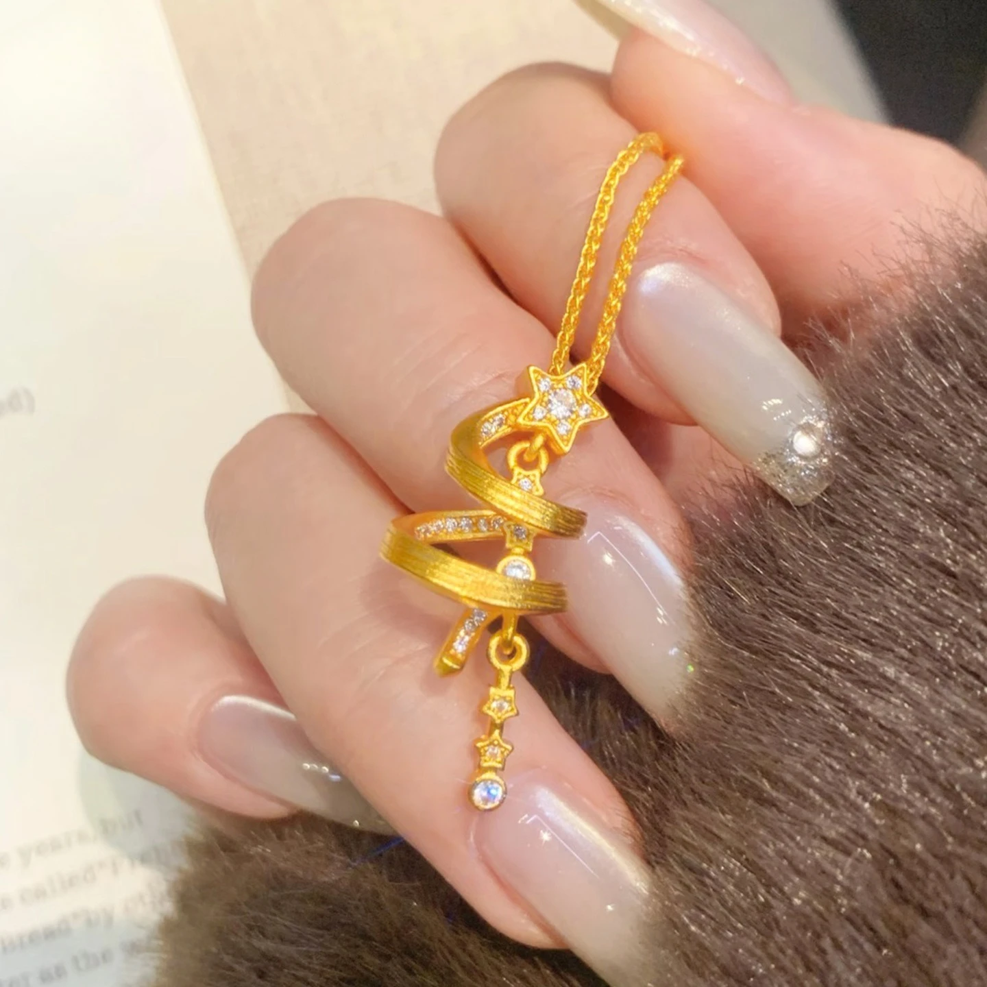 Fashion K18 Gold Color Christmas Tree Flashing Star Pendant Necklace for Women Valentine's Day Birthday Birthday Jewelry Gifts