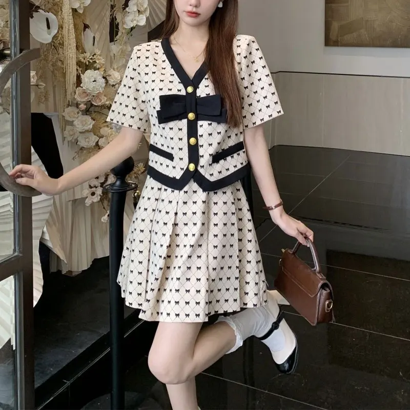 Sweet Bow Printed Matching Sets 2024 Summer Two Piece Set Elegant V-Neck Single-breasted Female Stylish Pleated Mini Skirts Sets