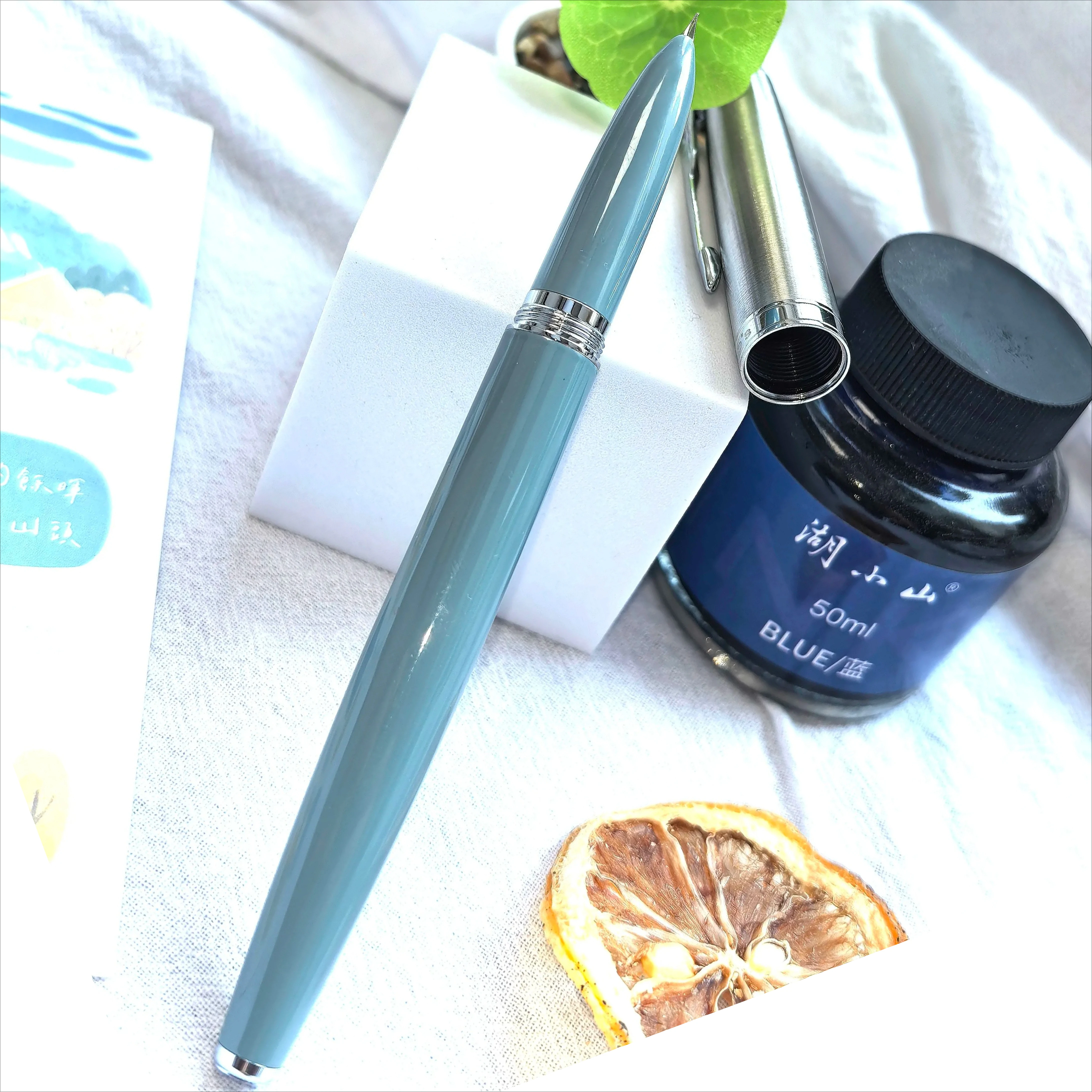 

HUXIAOSHAN 51 Небесно-голубая перьевая ручка с капюшоном, наконечник F, 0,5 мм, чернильная ручка, школьные принадлежности, канцелярские принадлежности, деловые письменные подарки, Pk Hero 616