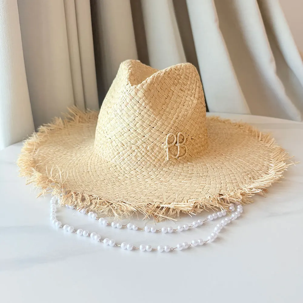 Klassischer Sommer-Raffia-Strohhut für Damen, Strand-Panama-Hut mit breiter Krempe, Urlaubs-Sonnenhut mit Kette und Perlen, handgefertigter Designer-Fascinator-Hut – Detail 7