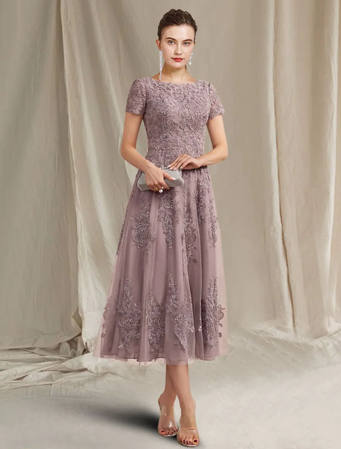 

Elegant A-Line Mother of the Bride Dress Jewel Neck Tea Length Lace Tulle Short Sleeve with Appliques