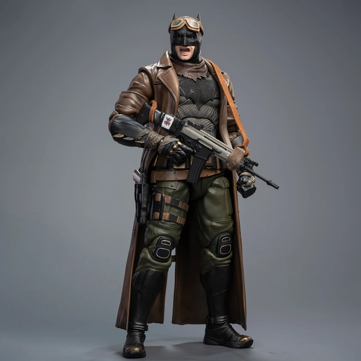 HiPlay Fondjoy 1/9 Batman vs. Superman Knightmare Desert Batman Action Figures