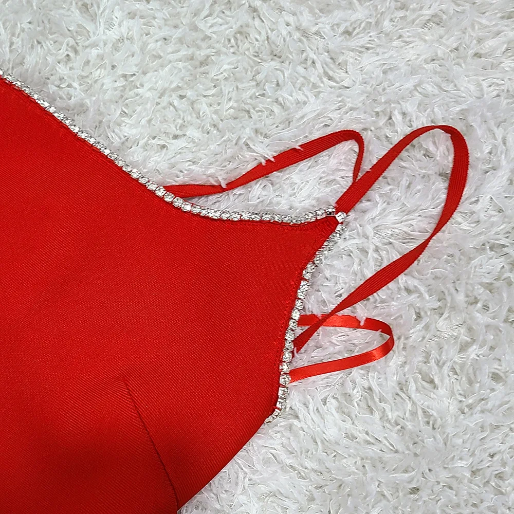 女性用キラキララインストーン付きスパゲッティストラップ、レースアップバック、スリット入りバンテージロングレッドドレス、豪華なプロム、カクテル、結婚式ゲストドレス