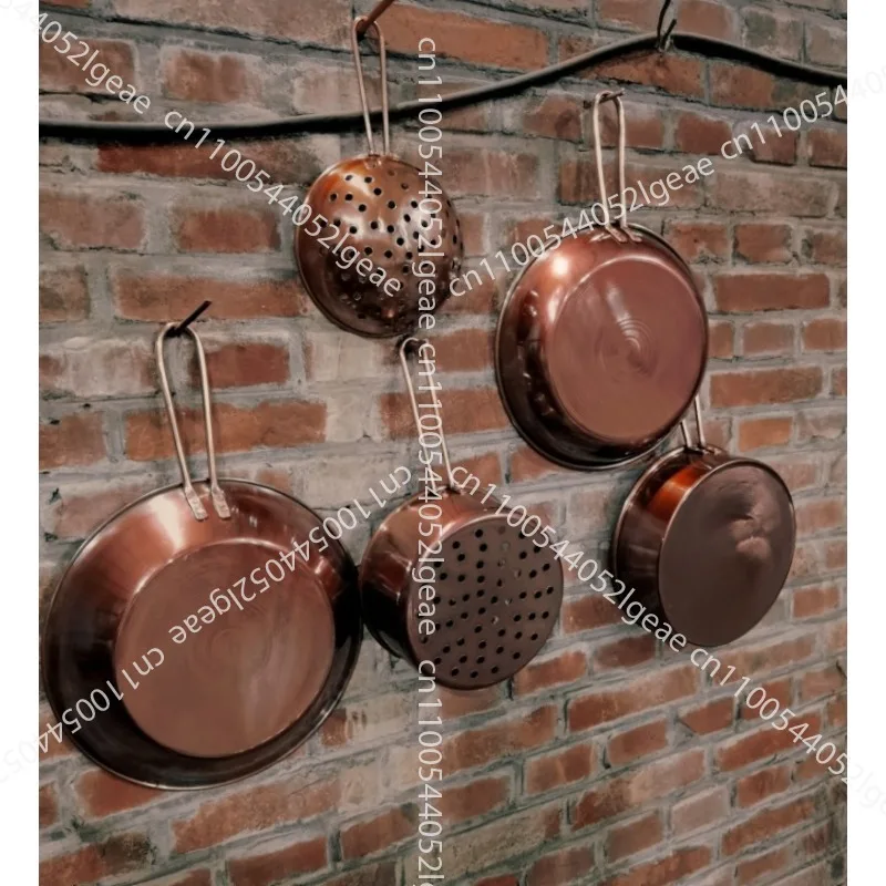 

Настенные фиолетовые медные вешалки для кастрюль, медные вешалки для кастрюль цвета выпечки, ситечко для ресторана и вешалки для плоских сковородок