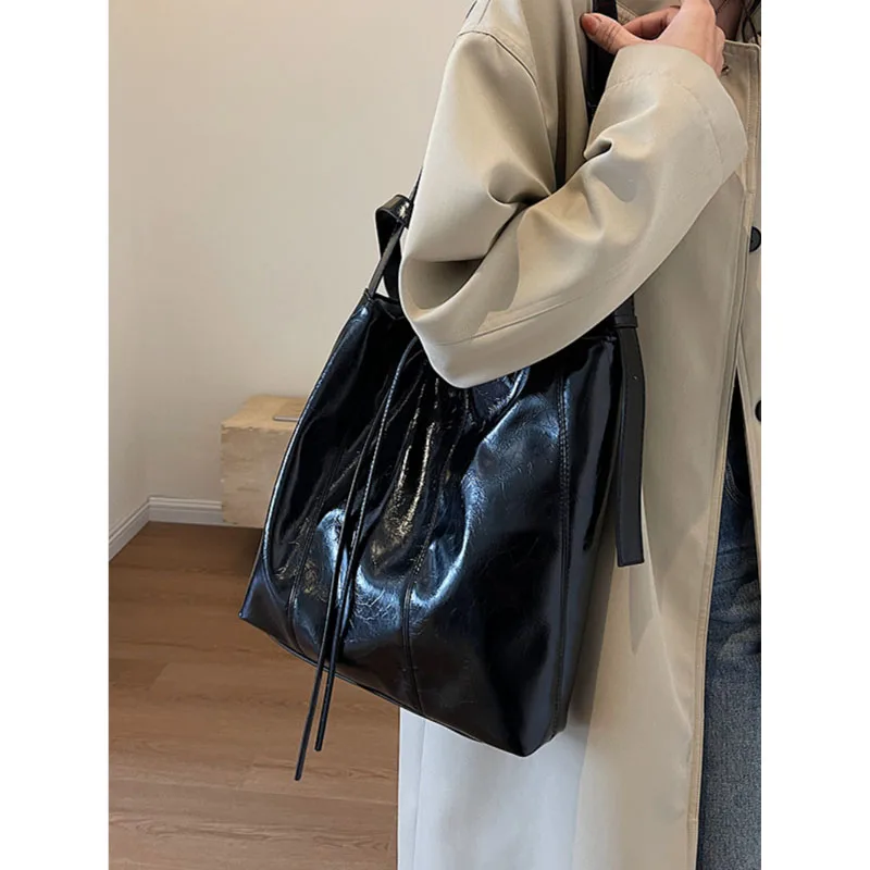 Casual Soft PU Large Capacity Bag Red Patent Leather Handbag For Women 2025 New Fashion Crossbody Bags Shoulder Tote Bucket Pack