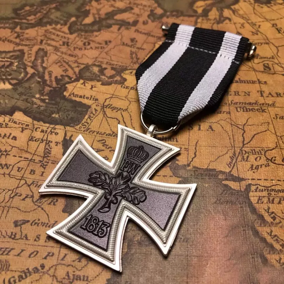 1914 Germany Iron Cross Medal Replica Collectible Military Commemorative Badge Pin Brooch for History Enthusiasts Collection