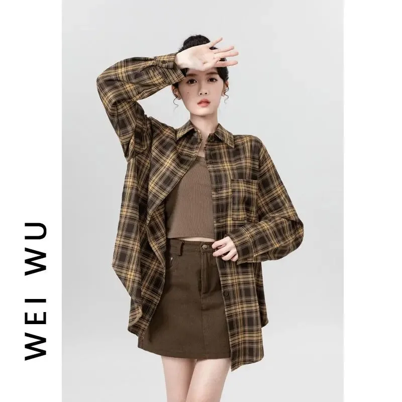 

Женская рубашка оверсайз в клетку, коричнево-черная, с длинным рукавом, свободного кроя, повседневная, на пуговицах